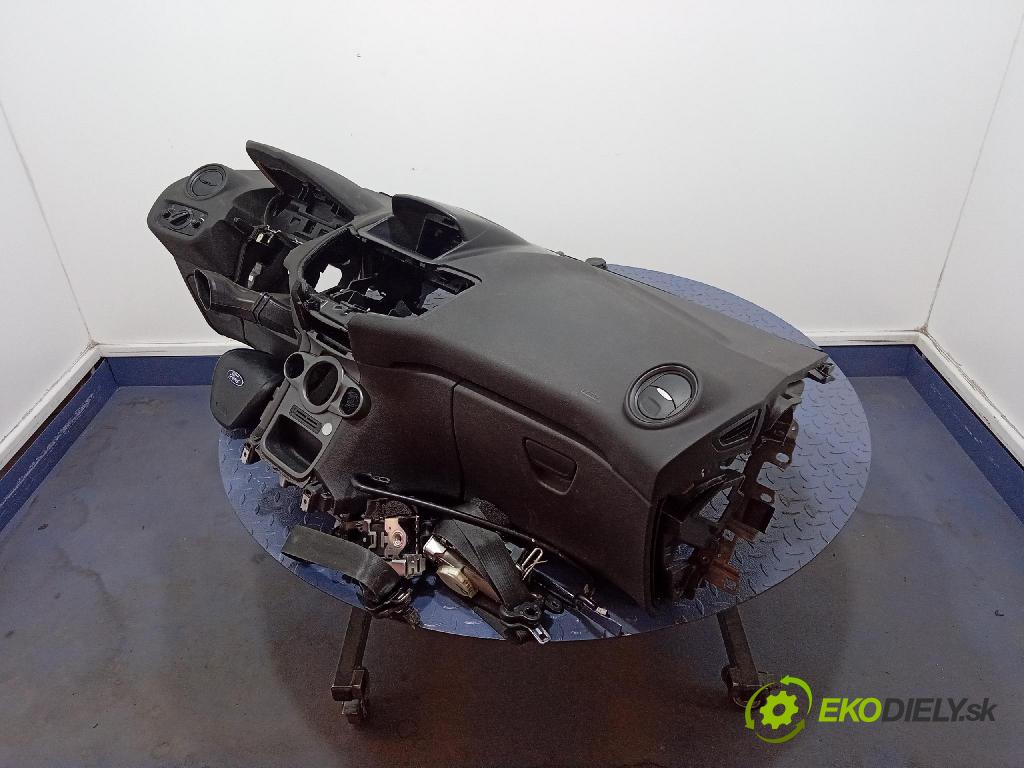 Ford Fiesta 2015 kokpit,pristrojová doska