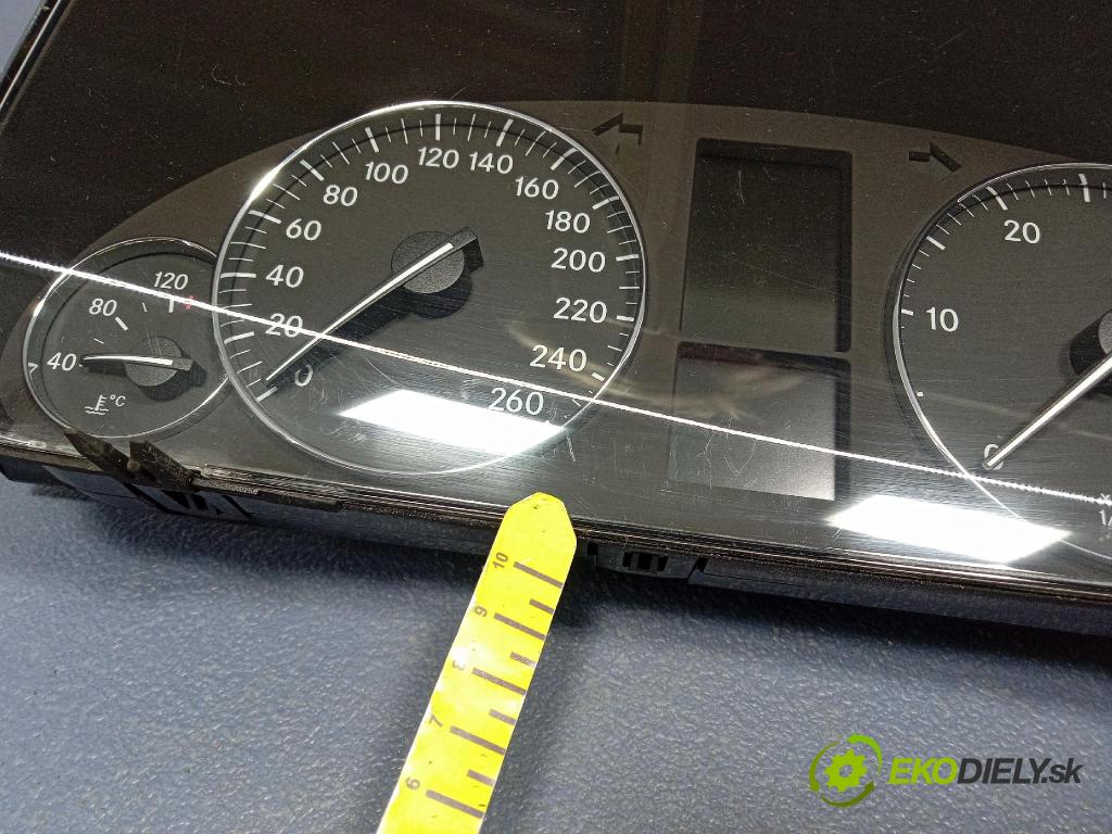 Mercedes C-klasa 2004 prístrojovka/ budíky 2035404947