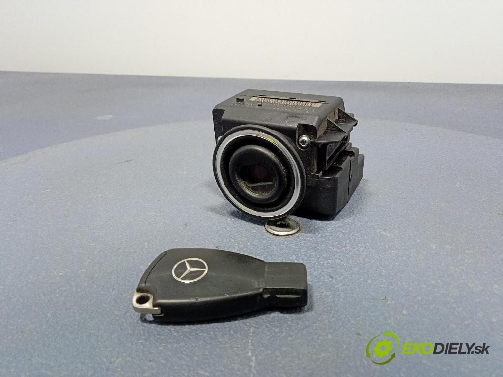 Mercedes C-klasa 2004 Spínač zapaľovania: 2095452308