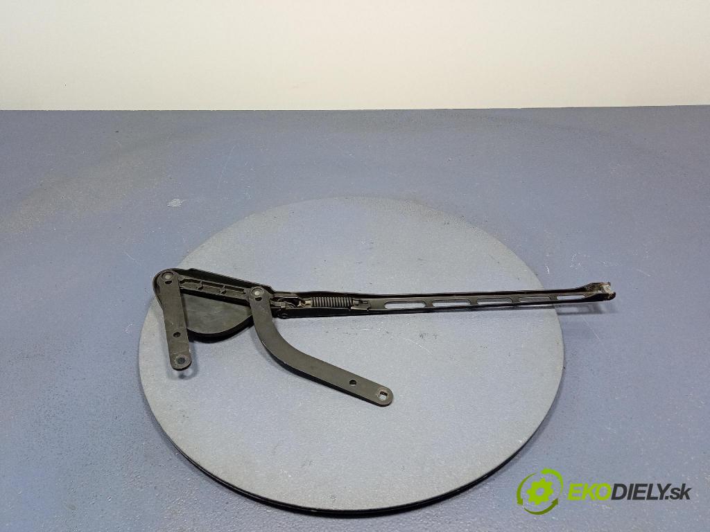 Mercedes C-klasa 2004 Rameno: Stierače: Predné A2038202944