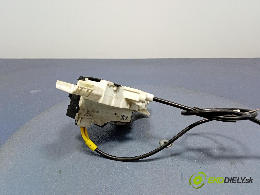Peugeot Expert 2012 zámok dvere Predné Vľavo: 9681335380