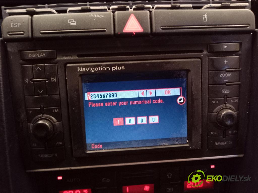 Audi A4 2003 Radio I Navigácia: 8E0035192B
