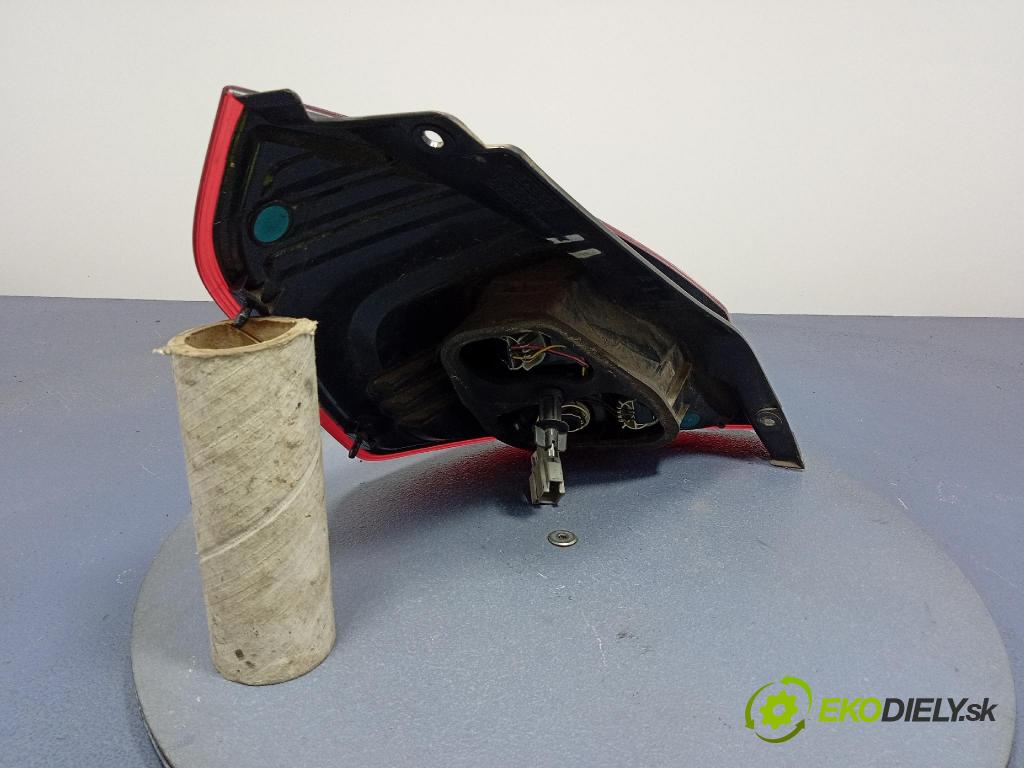 Ford Fiesta 2015 svetlo / reflektor zad Prava: Vonkajsia: C1BB-13404-A