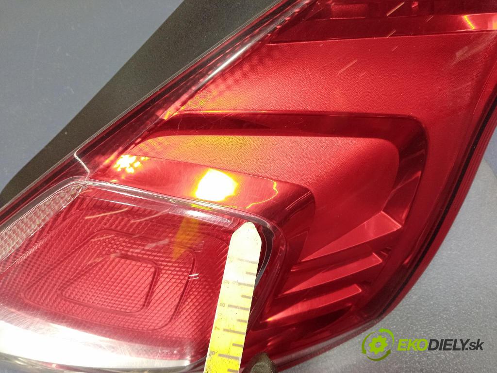 Ford Fiesta 2015 svetlo / reflektor zad Prava: Vonkajsia: C1BB-13404-A