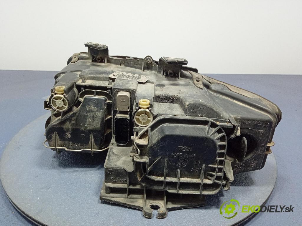 Audi A4 2003 Reflektor: v pravo: 8E0941030C