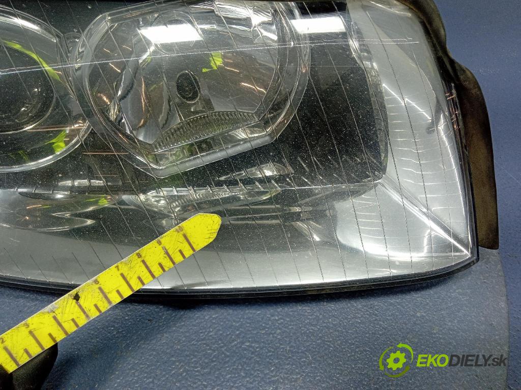 Audi A4 2003 Reflektor: v pravo: 8E0941030C