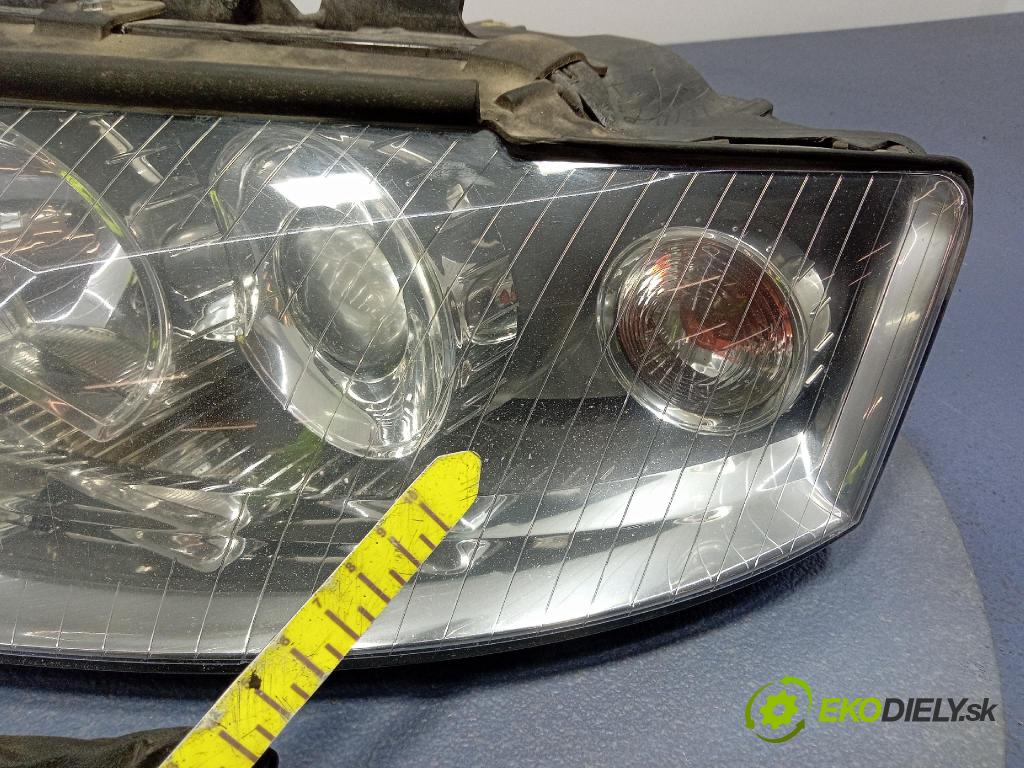 Audi A4 2003 Reflektor: Vľavo: 8E0941029C