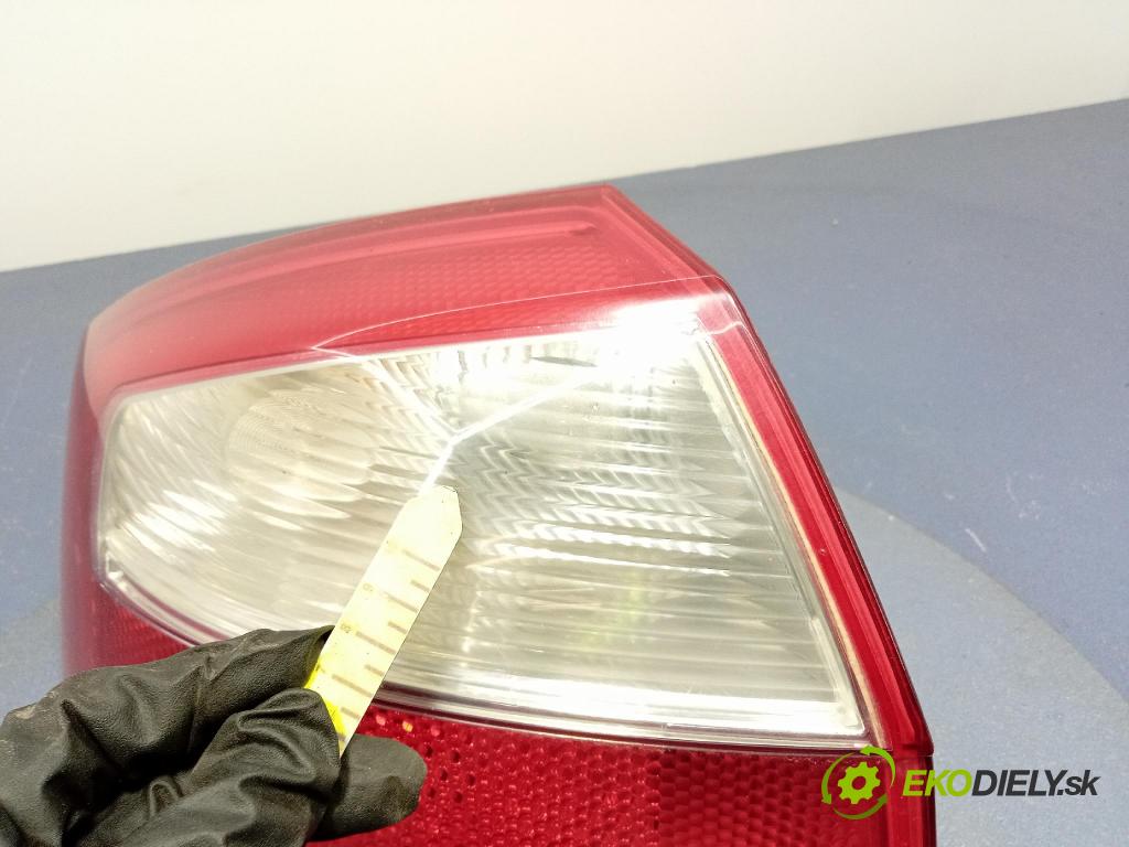 Audi A4 2003 svetlo / reflektor zad ľavá Vonkajsia: 8E0945095C
