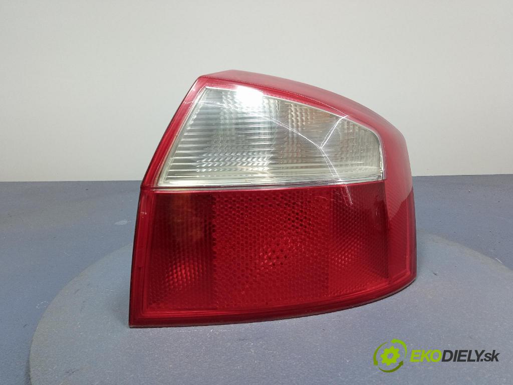 Audi A4 2003 svetlo / reflektor zad Prava: Vonkajsia: 8E0945096C