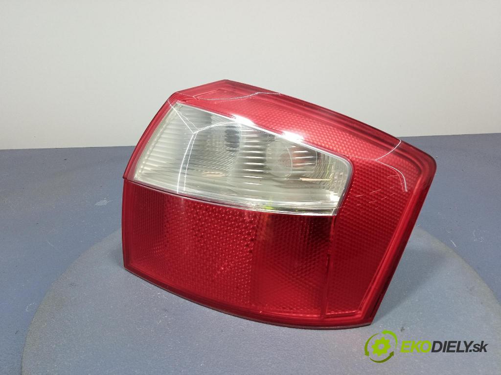 Audi A4 2003 svetlo / reflektor zad Prava: Vonkajsia: 8E0945096C