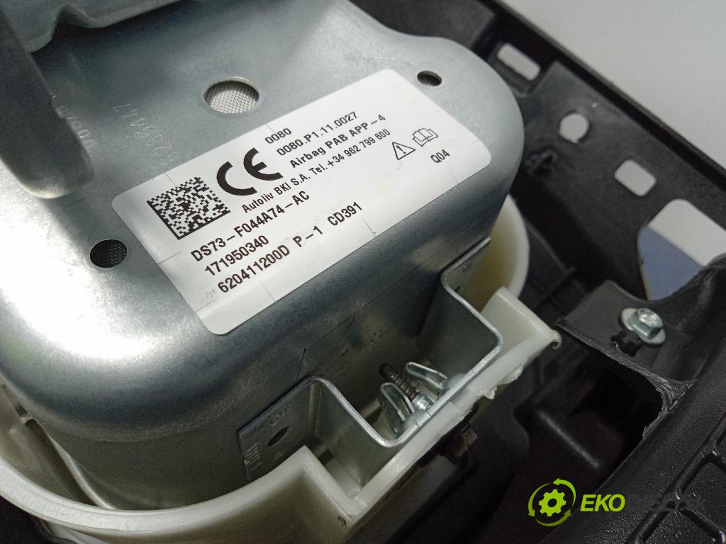 Ford Mondeo 2017 kokpit,pristrojová doska DS73-F04290-A