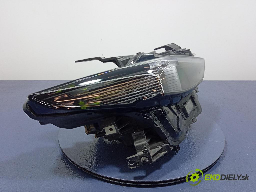 Mazda 3 0 Reflektor: v pravo: BCJH-51030