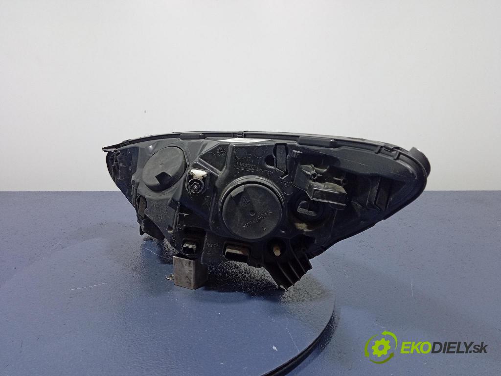 Renault Captur 0 Reflektor: v pravo: 260102734R