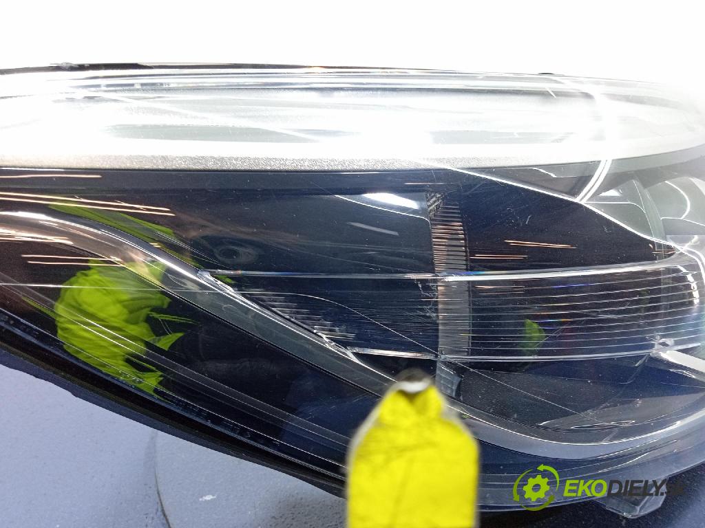 Renault Captur 0 Reflektor: v pravo: 260102734R