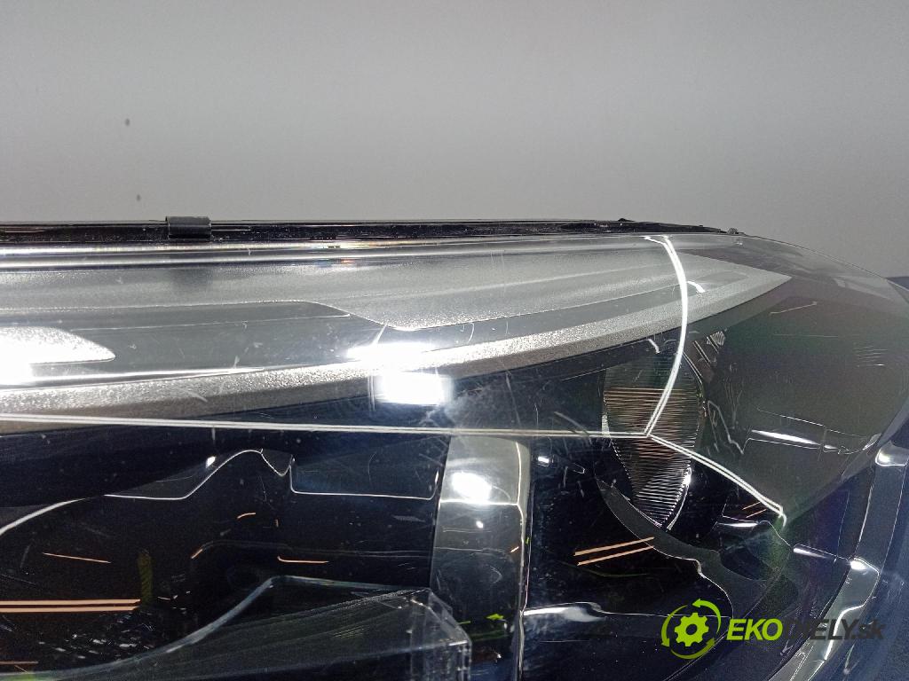 Renault Captur 0 Reflektor: v pravo: 260102734R