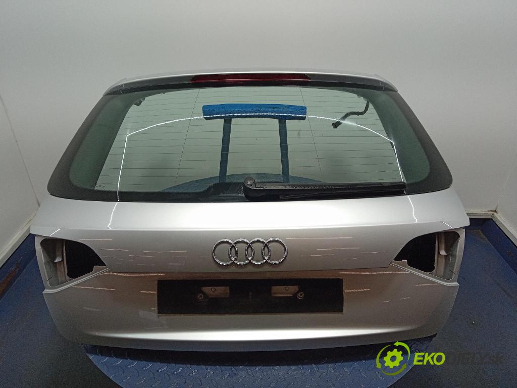 Audi A4 2008 zadna dveře kufra: kufra: