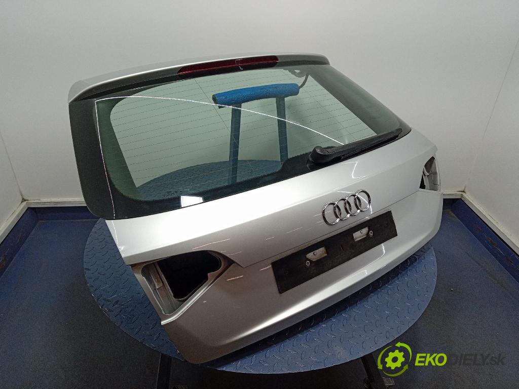 Audi A4 2008 zadna dveře kufra: kufra: