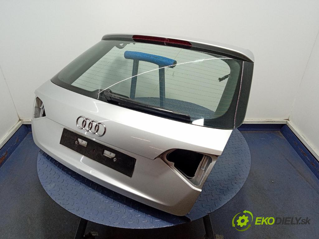 Audi A4 2008 zadna dveře kufra: kufra: