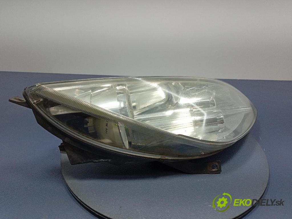 Mitsubishi Colt 2005 Reflektor: v pravo: MR957354
