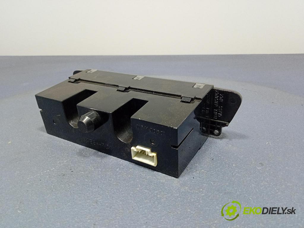 Mitsubishi Colt 2005 Zobrazit: Rádio: / GPS MR587777