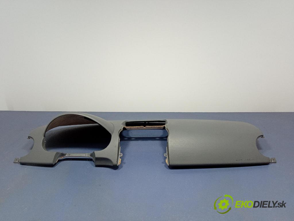 Mitsubishi Colt 2005 kokpit,pristrojová doska 328710HA