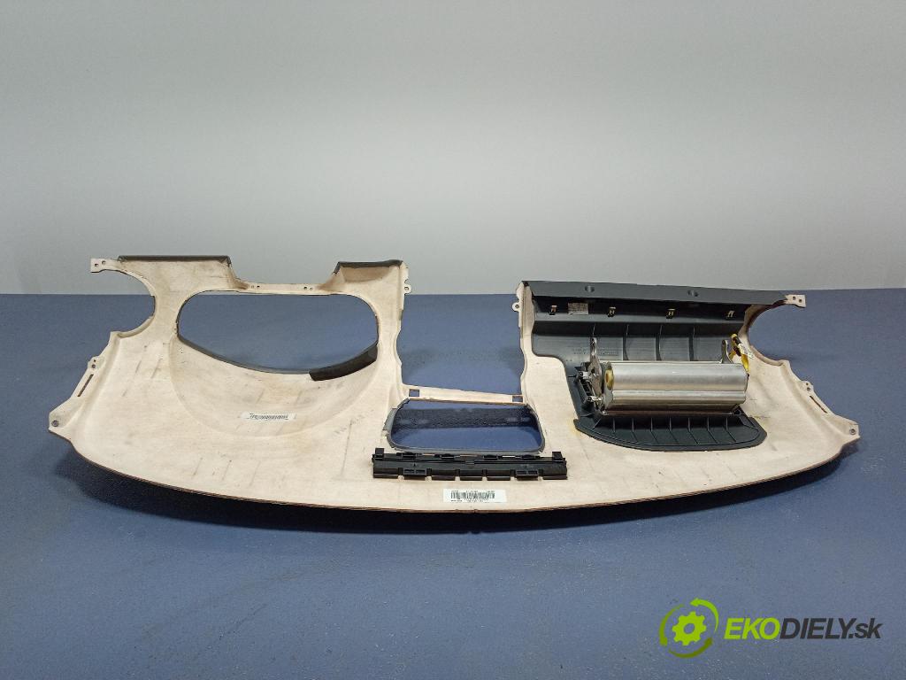 Mitsubishi Colt 2005 kokpit,pristrojová doska 328710HA