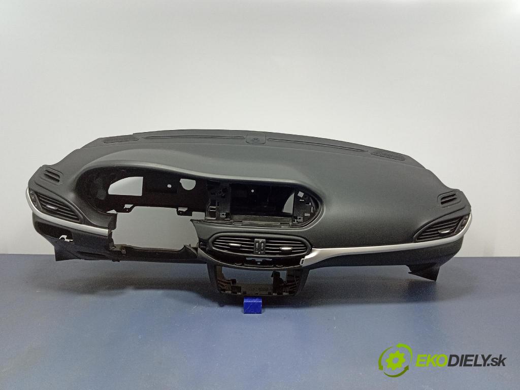Fiat Tipo 2016 kokpit,pristrojová doska 735660756