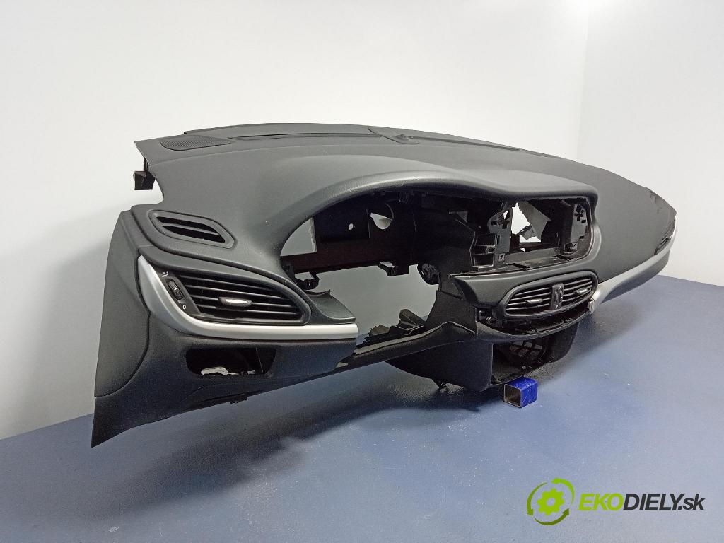 Fiat Tipo 2016 kokpit,pristrojová doska 735660756