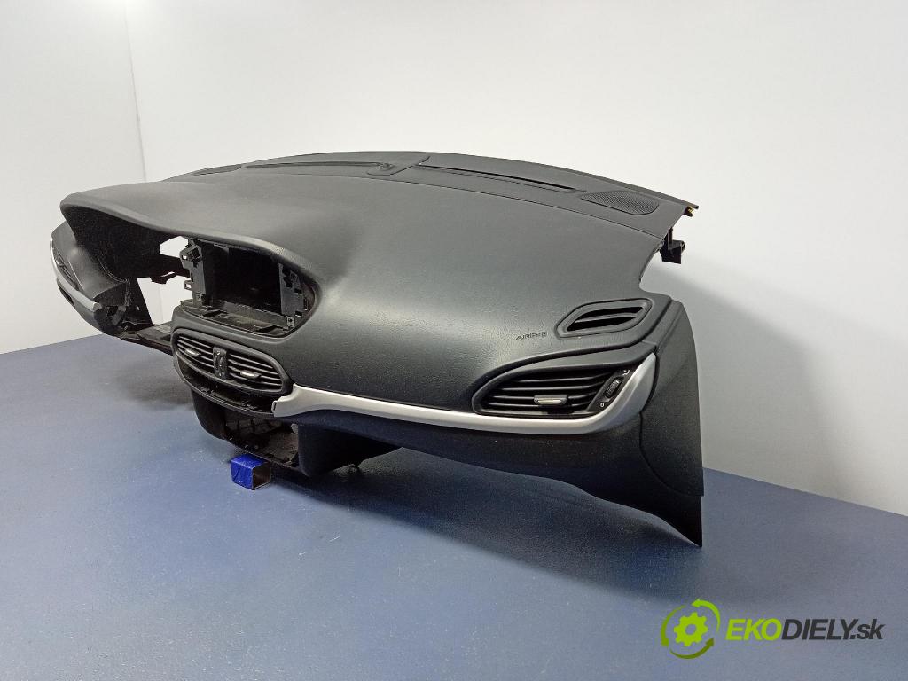 Fiat Tipo 2016 kokpit,pristrojová doska 735660756
