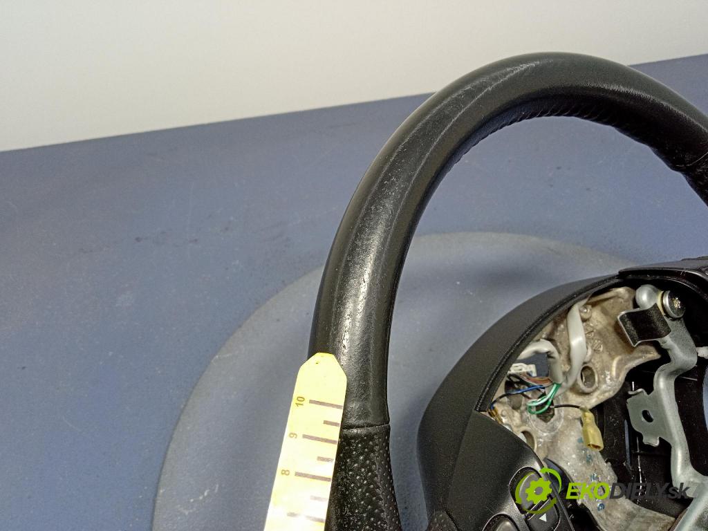 Mazda 5 2009 volant 01