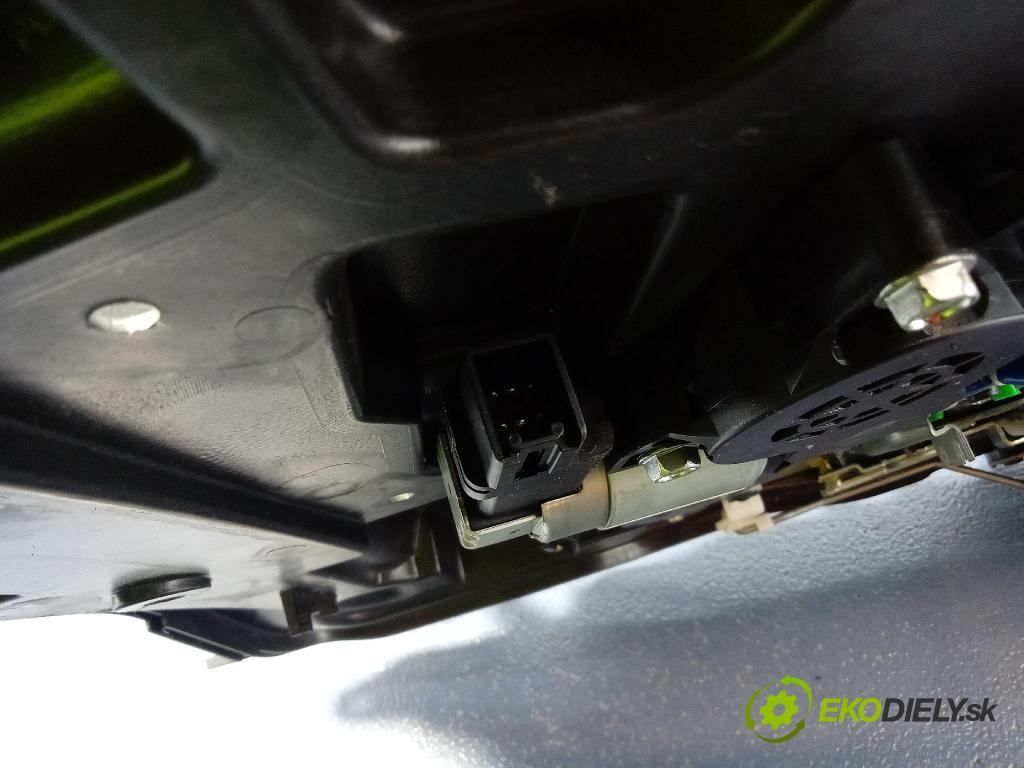 Mazda 5 2009 mechanizmus okna Okná: zad v pravo: C2357297X