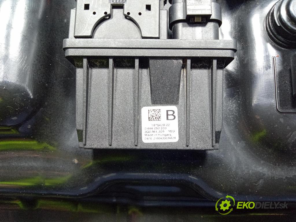 Skoda Octavia 2019 Nádrž: AdBlue: 5Q0131877F