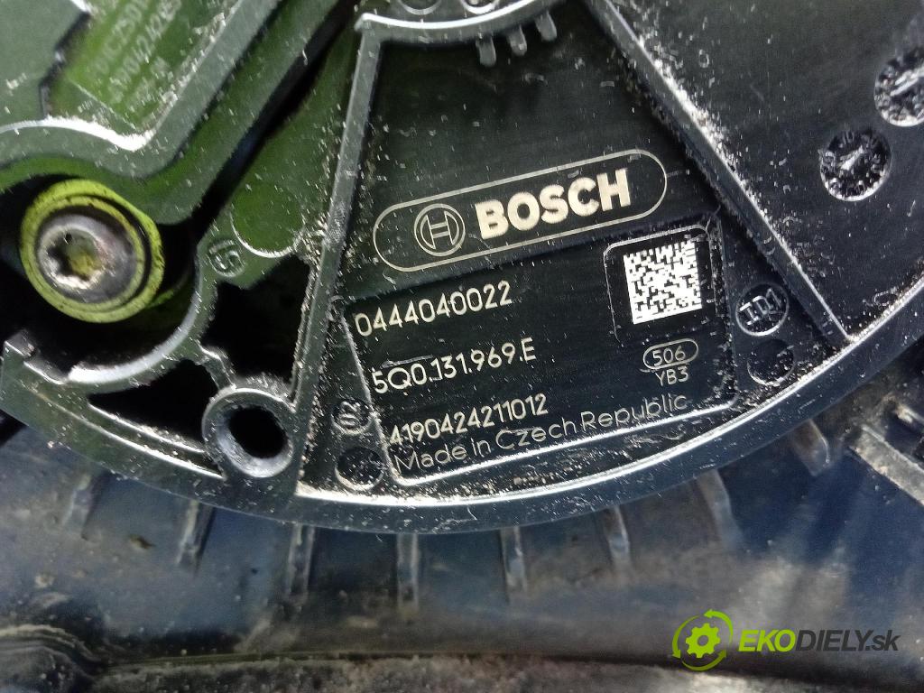 Skoda Octavia 2019 Nádrž: AdBlue: 5Q0131877F
