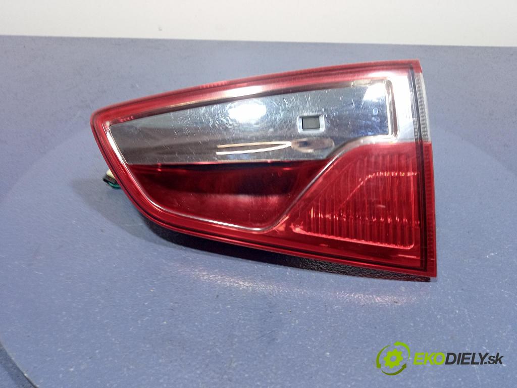 Ford Ecosport 2015 svetlo / reflektor zad Prava: Vnútri: CN1513A602CB