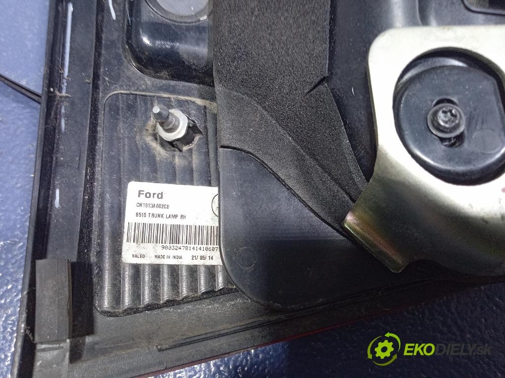 Ford Ecosport 2015 svetlo / reflektor zad Prava: Vnútri: CN1513A602CB