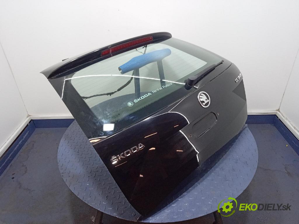 Skoda Octavia 2019 zadna dveře kufra: kufra: