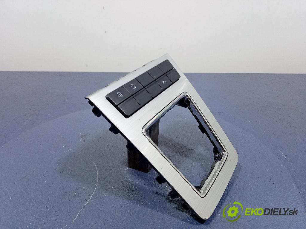 Skoda Octavia 2019 kokpit,pristrojová doska 5E1863212J