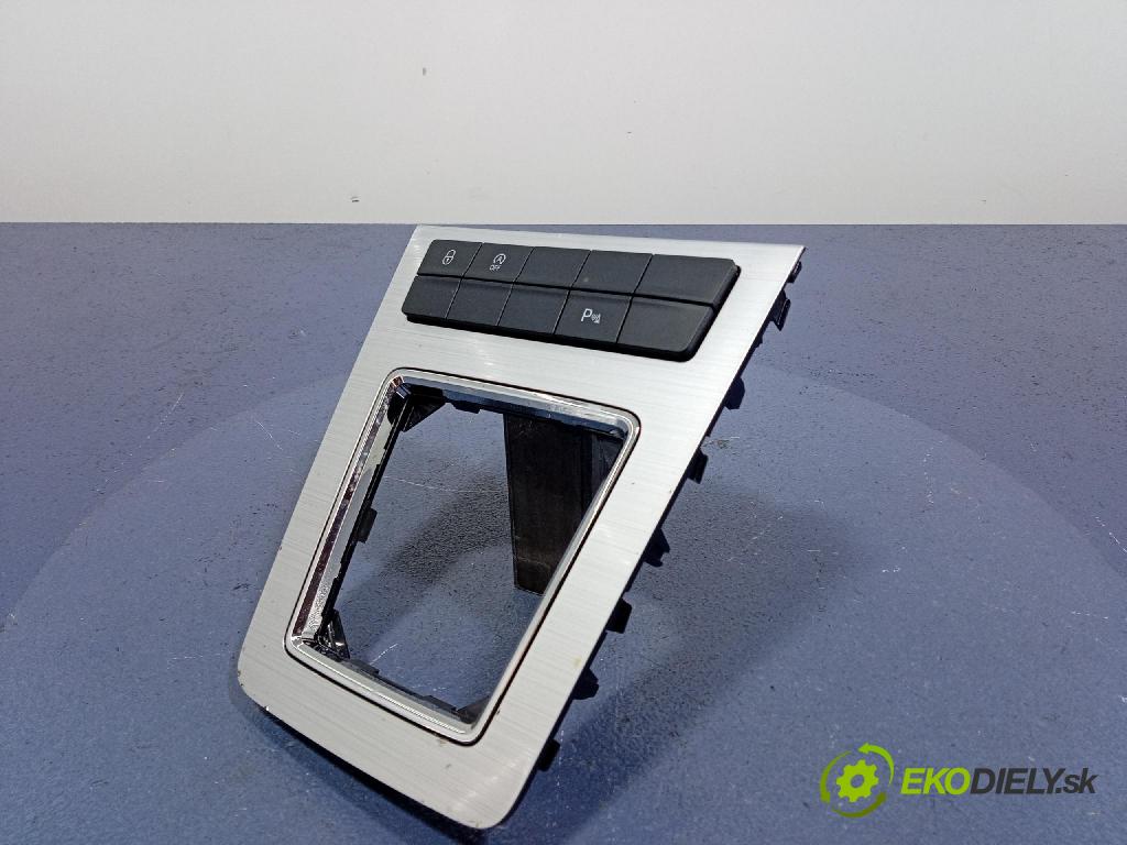 Skoda Octavia 2019 kokpit,pristrojová doska 5E1863212J