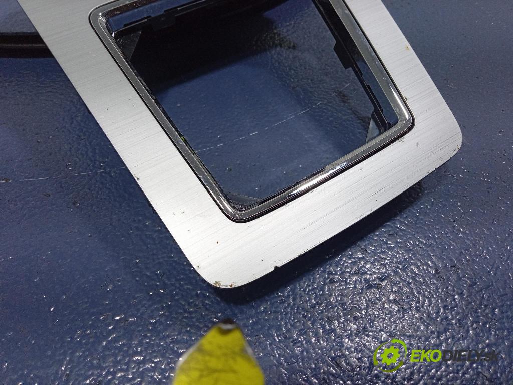 Skoda Octavia 2019 kokpit,pristrojová doska 5E1863212J