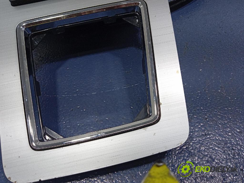Skoda Octavia 2019 kokpit,pristrojová doska 5E1863212J