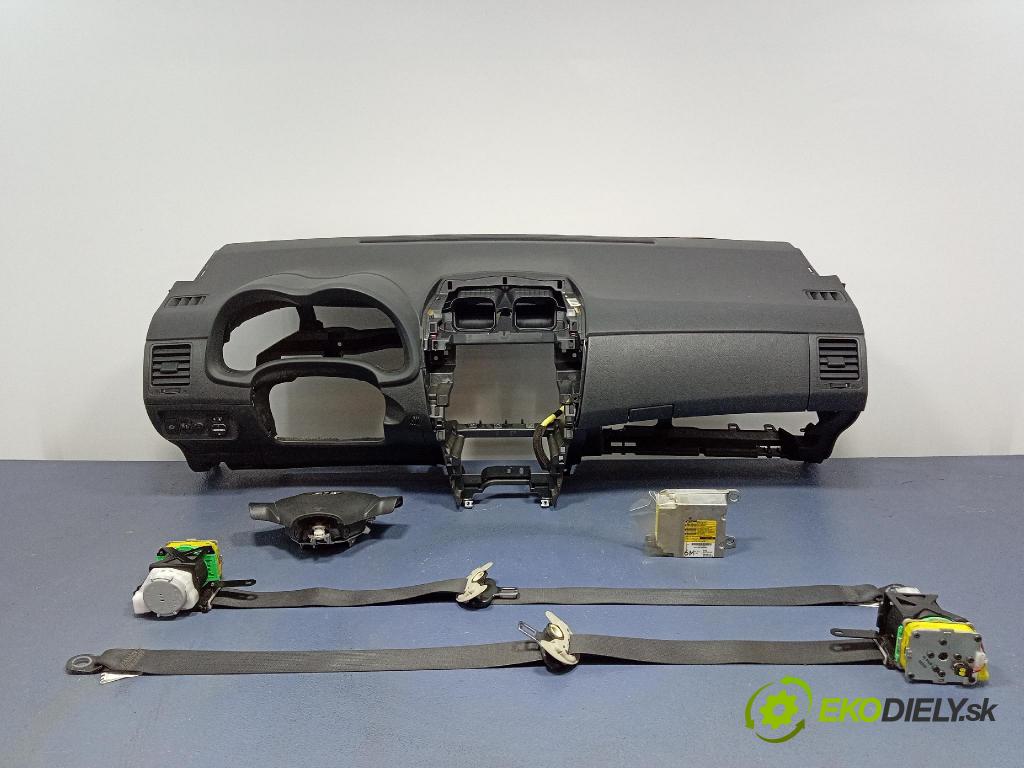 Toyota Corolla 2007 kokpit,pristrojová doska