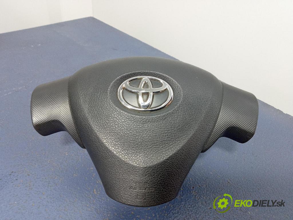 Toyota Corolla 2007 kokpit,pristrojová doska