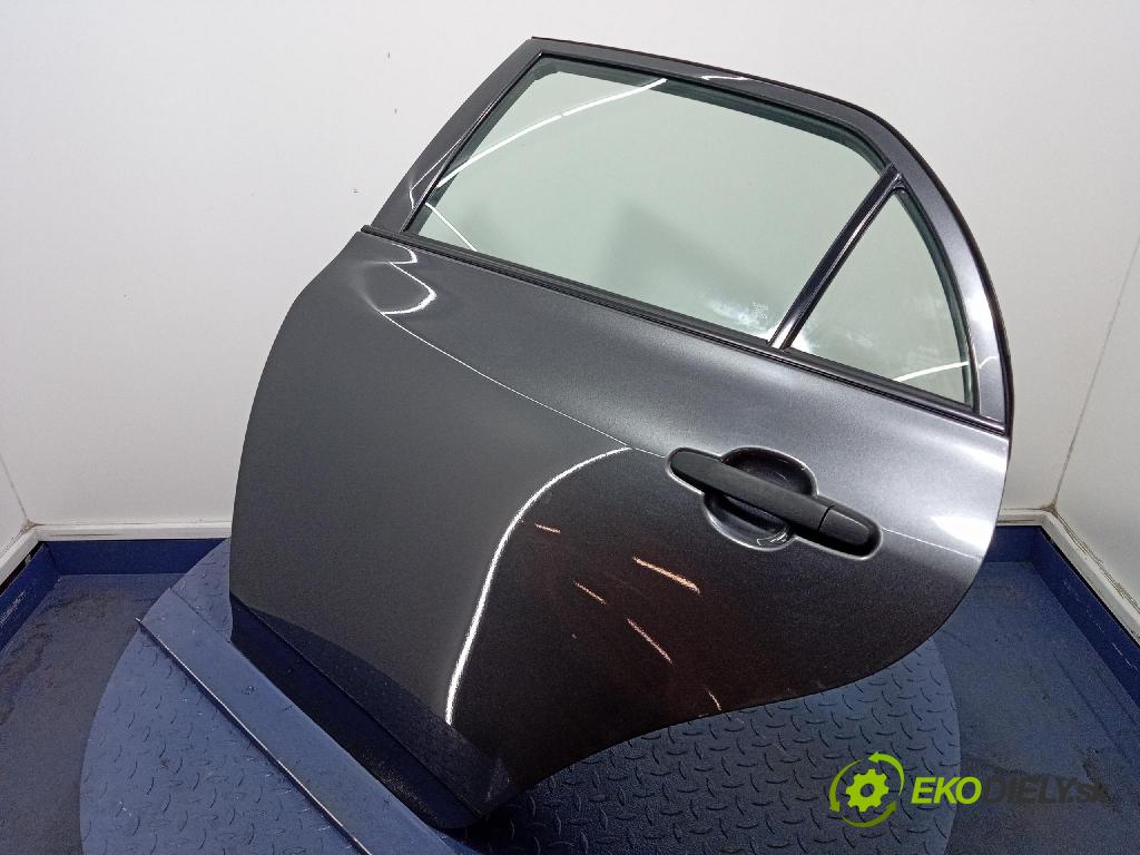 Toyota Corolla 2007 dvere zad Vľavo: