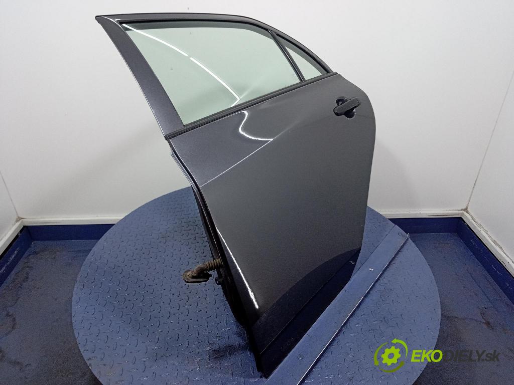 Toyota Corolla 2007 dvere zad Vľavo: