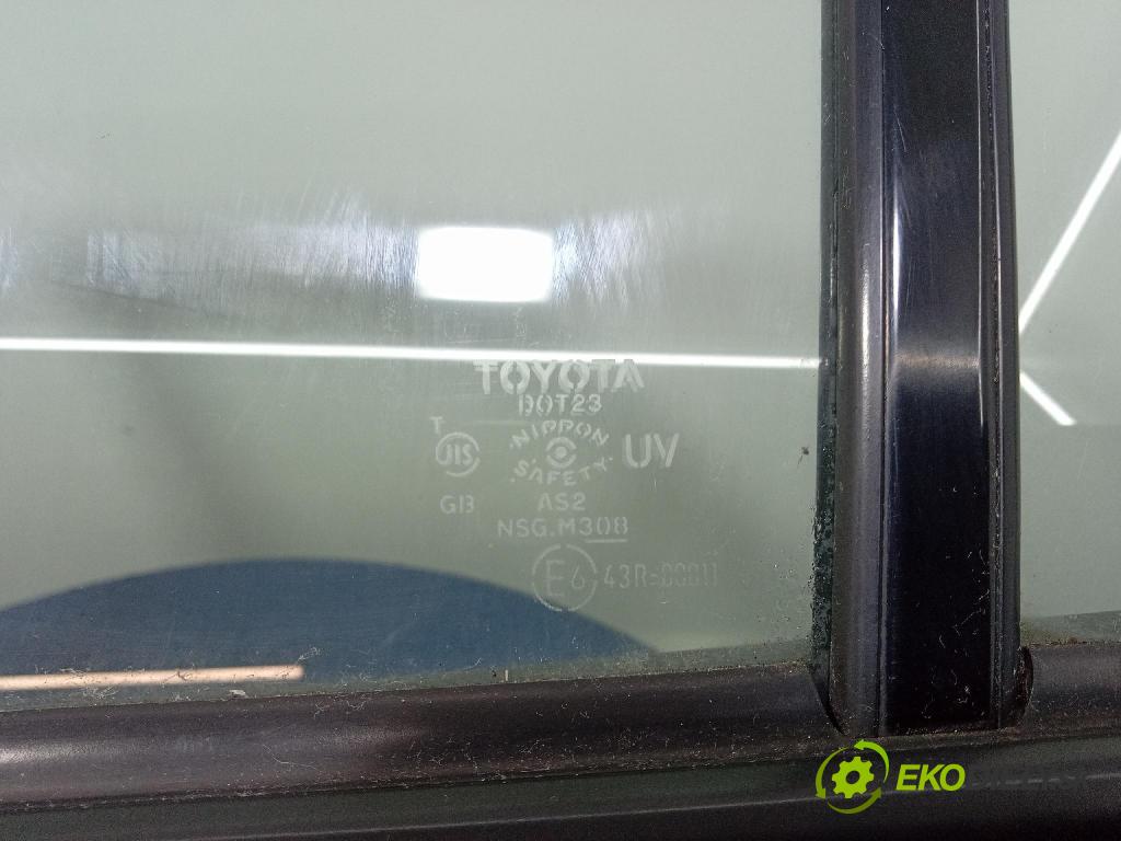 Toyota Corolla 2007 dvere zad Vľavo: