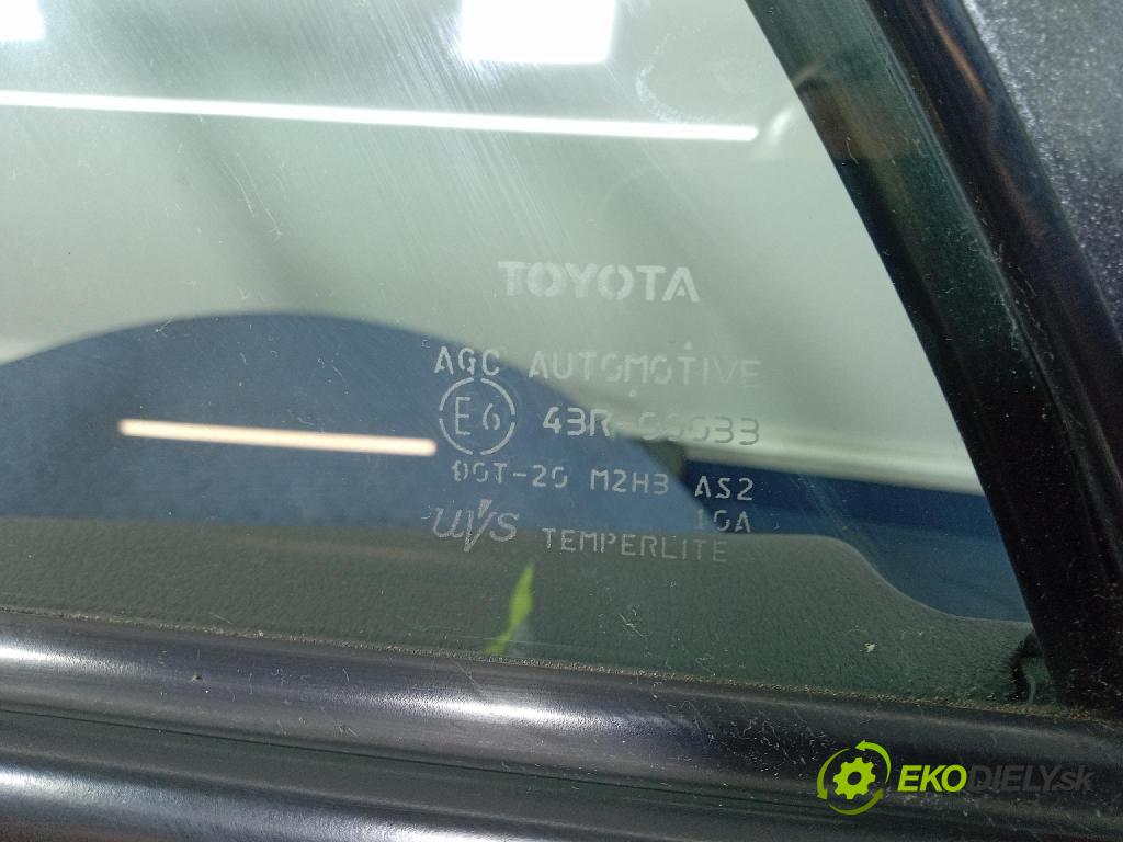 Toyota Corolla 2007 dvere zad Vľavo: