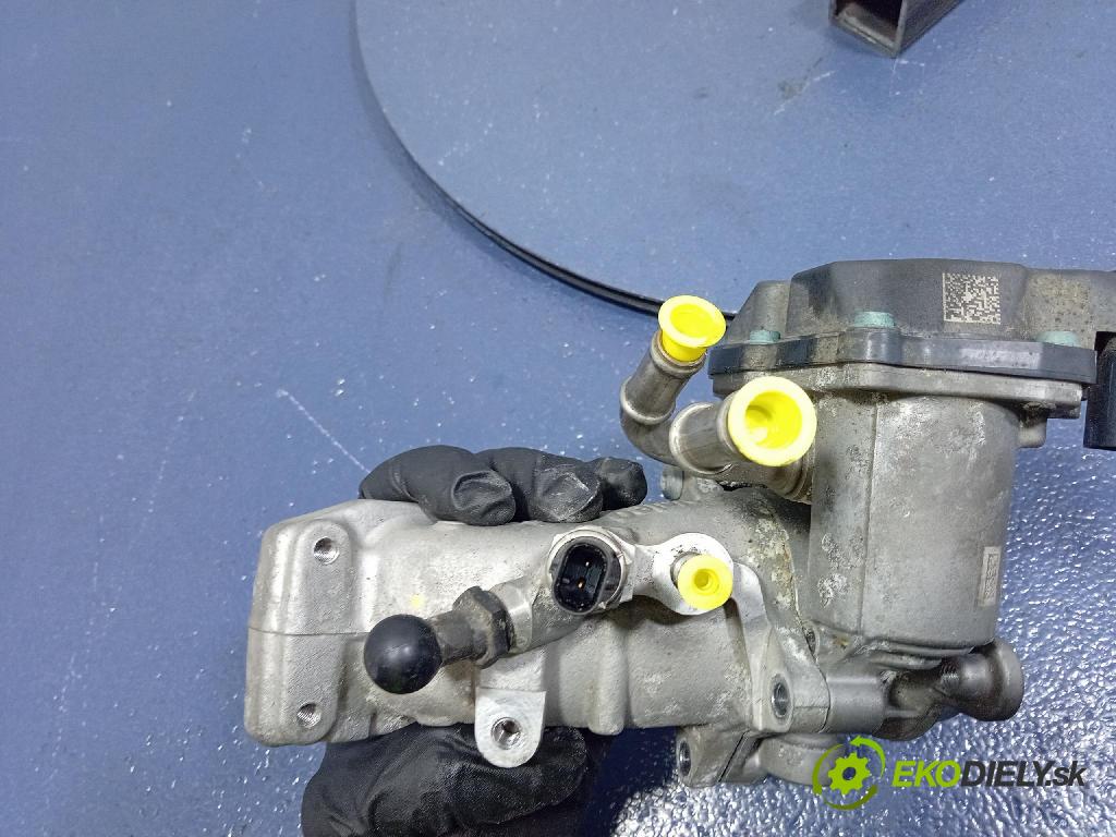 Skoda Octavia 2019 klapka 04L128063T