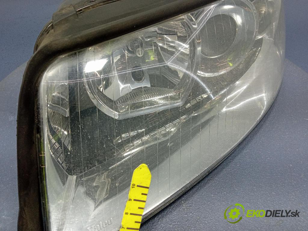 Audi A4 2001 Reflektor: Vľavo: 8E0941003F