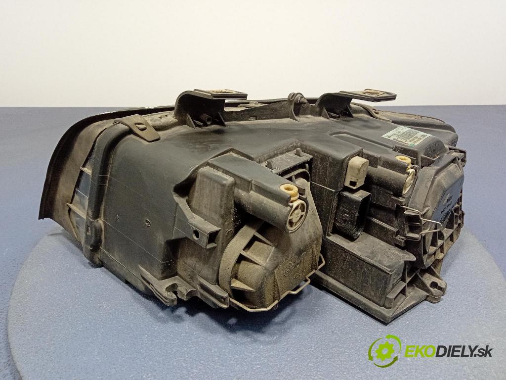 Audi A4 2001 Reflektor: v pravo: 8E0941004F