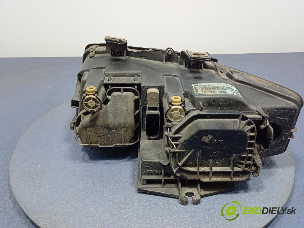 Audi A4 2001 Reflektor: v pravo: 8E0941004F